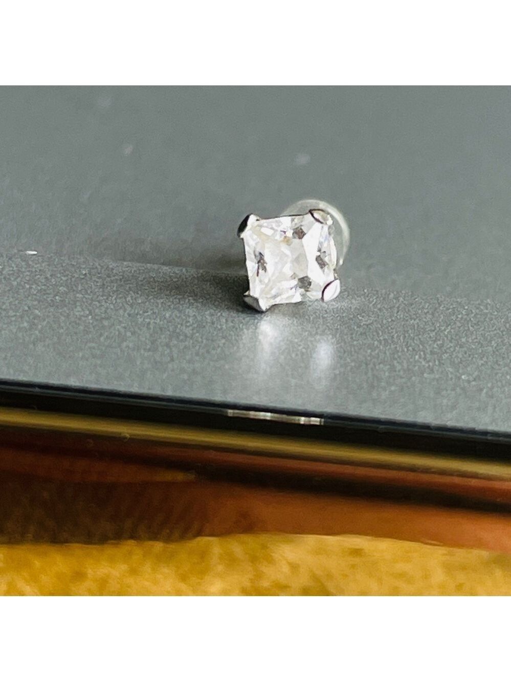 10k White Gold Square Princess Cut Cubic Zirconia 3mm Single Stud Earrin… - Picture 4 of 7